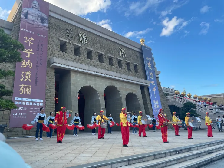 來自菲律賓光明大學的學生舞蹈表演,他們真的很厲害,尤其是歌聲。