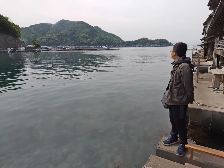 只剩背後港灣空景可支援的J桑