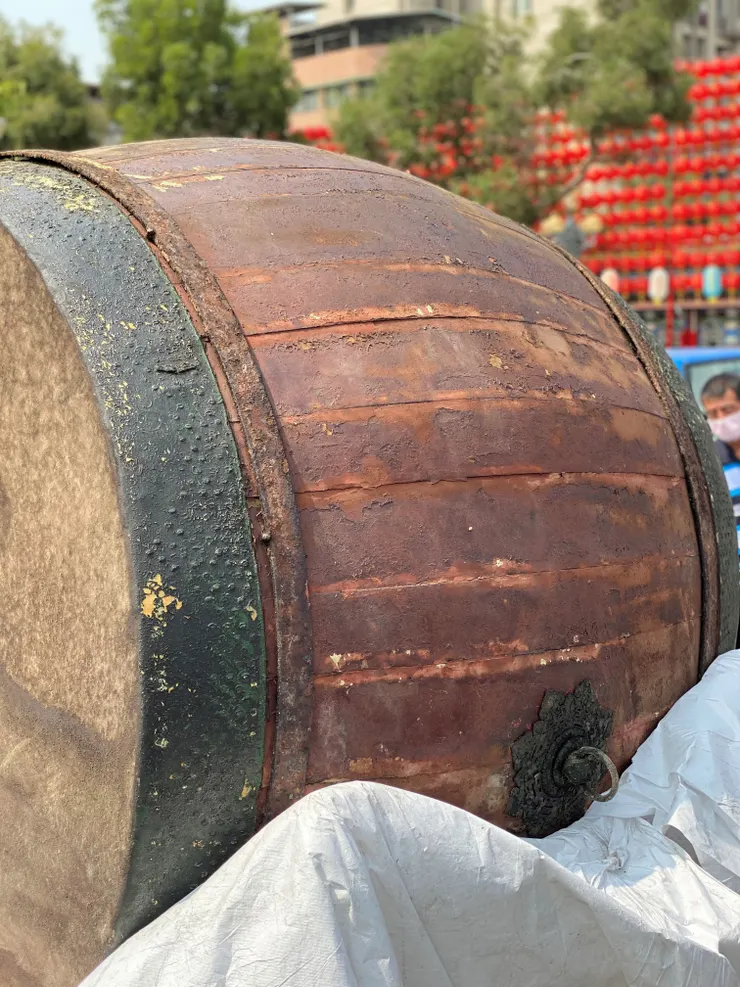 以細小竹釘接合鼓皮與鼓身