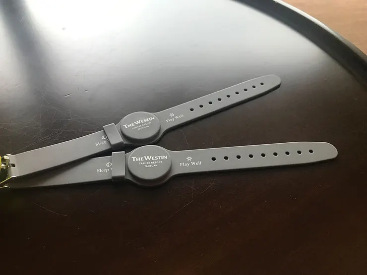  ▲入住時會給您感應手錶，是用來開啓房間的門