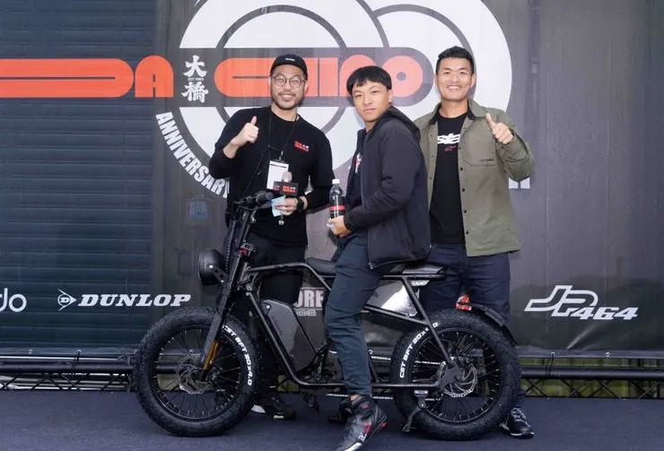 ▲大橋祭出超過百項抽獎獎品，其中幸運民眾抽中市價高達70,000元的A-spadz電動車。