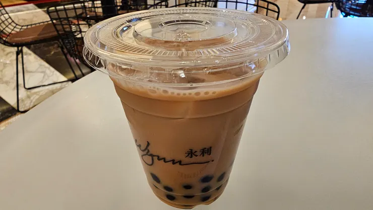 澳門永利皇宮甜藝廊的珍珠奶茶!好喝!杯子上可以見到永利字樣!