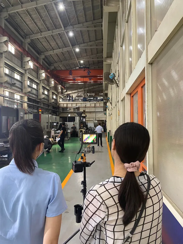 和這群年輕人工作相當愉快