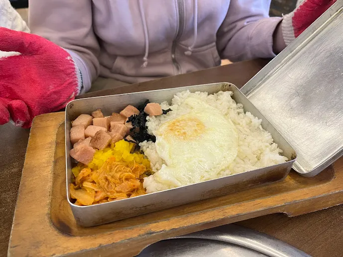 搖之前的樣子。會給手套以防太燙。