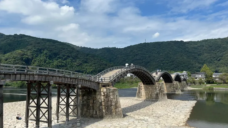 整座橋設計得很有巧思。