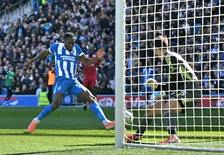 韋碧克撞射破網助白禮頓小勝2:1