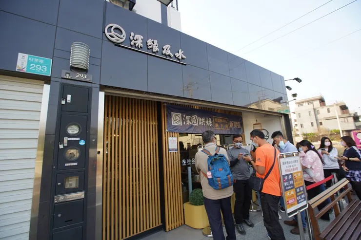 2021開幕時長長的人龍