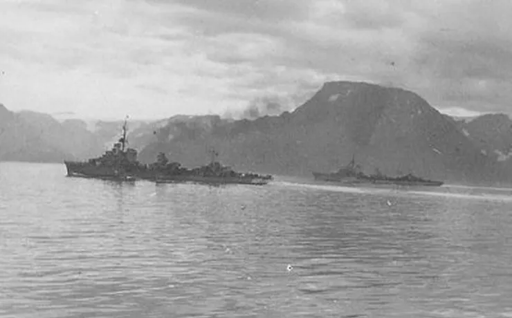 Z-24號驅逐艦(前)與姐妹艦出航