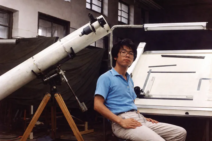 2年哈雷夢自學計畫的成果，6吋f8牛頓反射式望遠鏡。這是我大二以土法煉鋼方式製作而成。1986年我大四修習蔣君宏老師的機械設計時，將望遠鏡放在機械舊館製圖室，主要目的就是要觀測當年來訪的哈雷慧星。