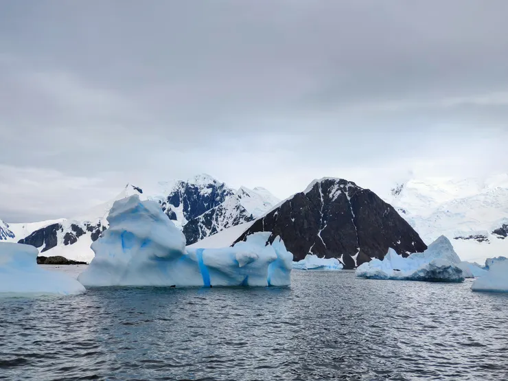 美麗的冰山比比皆是。