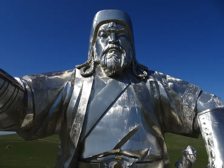 成吉思汗塑像近照