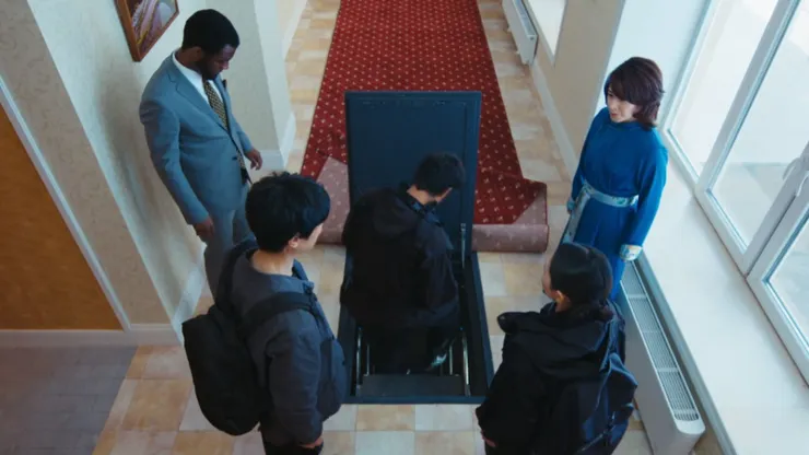 使館下方的機密地道