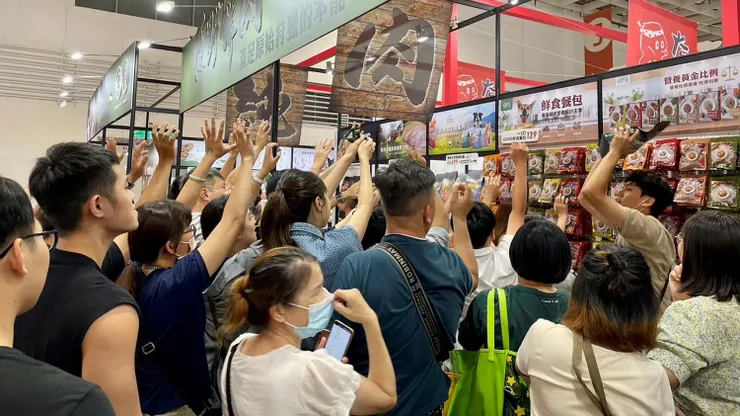 ▲GOMO PET FOOD機能飼料，是毛孩爸媽們爭相搶購的寵物展熱門商品。