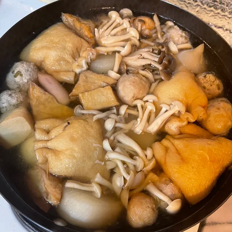 剩下的高湯，加上味醂、清酒、醬油，就可以拿來煮關東煮了！這就很適合冬天了。