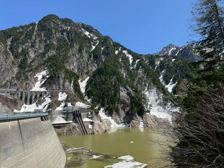 還沒完全融雪的樣子