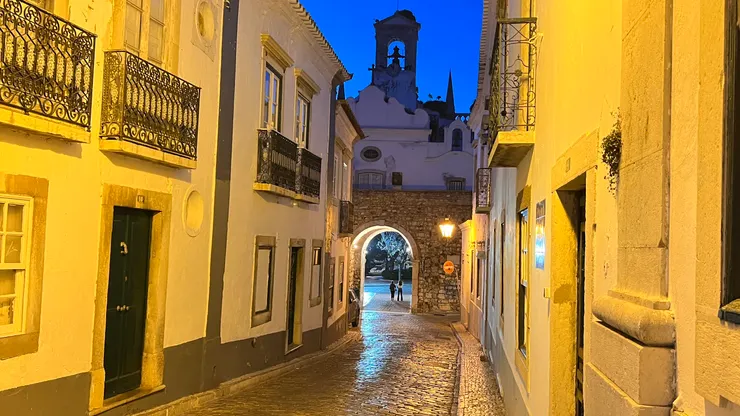 法魯老城維拉拱門夜景