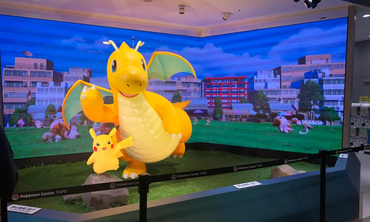 鎮店寶可夢「快龍」與皮卡丘
