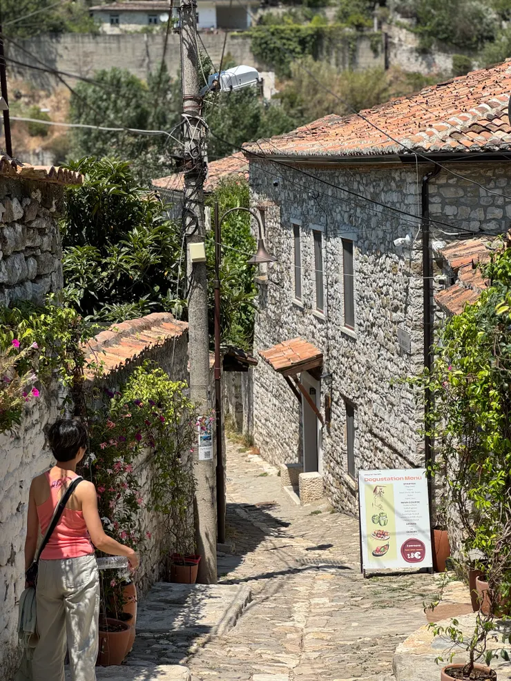 餐廳也是在石頭民房裏頭