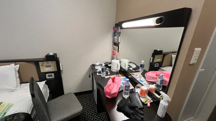 要讀書、用電腦勉強還ok。