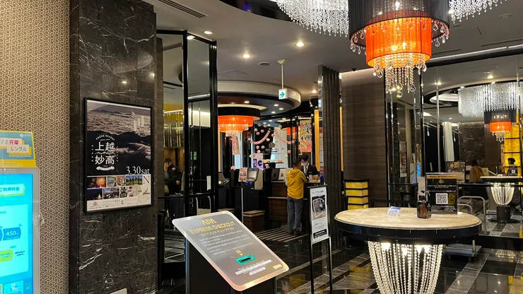 至於退房現在都直接丟進前方機器就行。