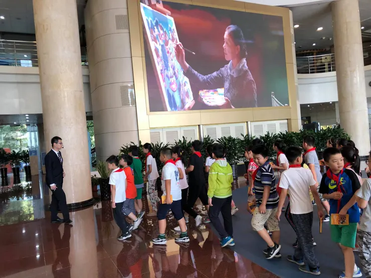 小學生前來參觀