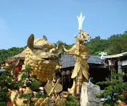 巨型銅製二郎神及平口獅(圖片截圖於網路)