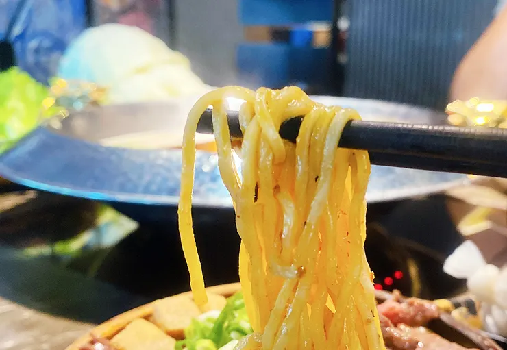 內湖火鍋推薦│柳記螺螄粉火鍋，訂位即送海鮮，當月壽星滿額霸氣贈送海鮮塔