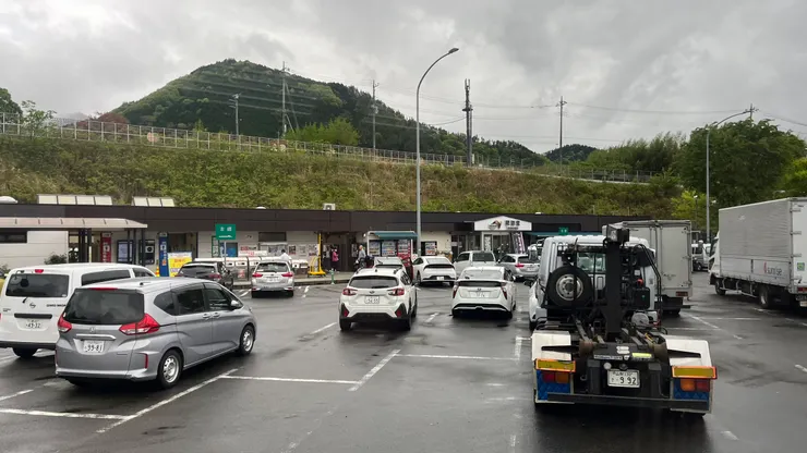 車位不多，應該數十個而已。