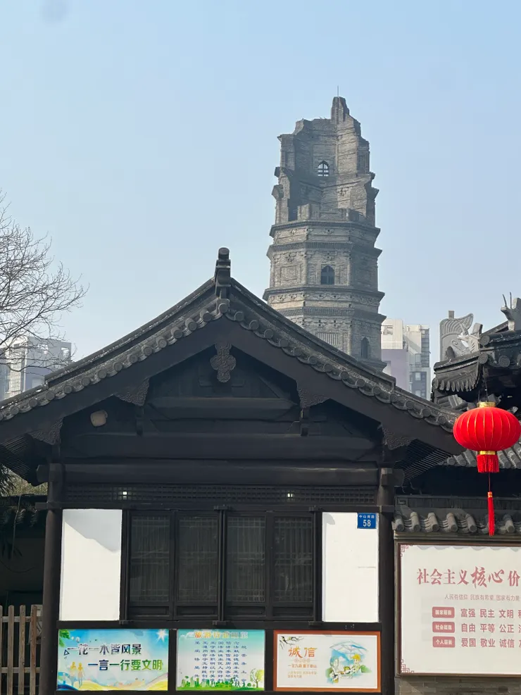 沿途路經興國園，裡面興國塔遠遠望去確實雄偉，惟在抗日戰爭以及文革時被人為破壞，着實叫人可惜。