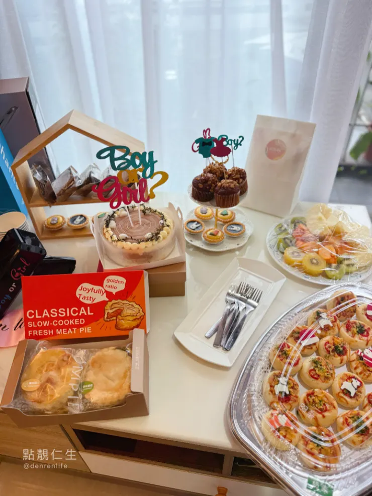 右下角一大盤 聖誕鮪魚番茄球（18 個）$500｜ㄧ之軒