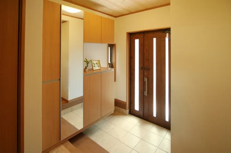 房屋的正門或入口區域；玄關 (圖片來自Photo-ac)