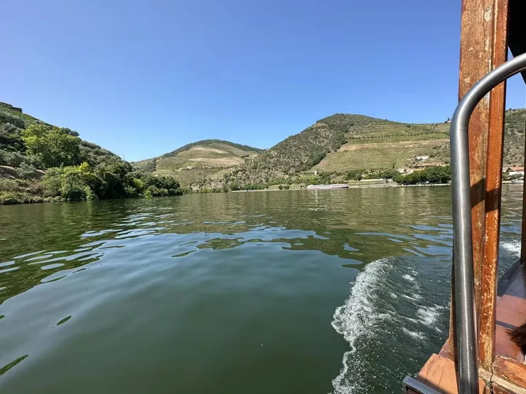 男人的感受往往通過觸摸 用觸感感覺對方  女人的感受更多是來源於聊天  安靜地舒服地交流                                            不是有目的 純因為角色不同 需求不一樣