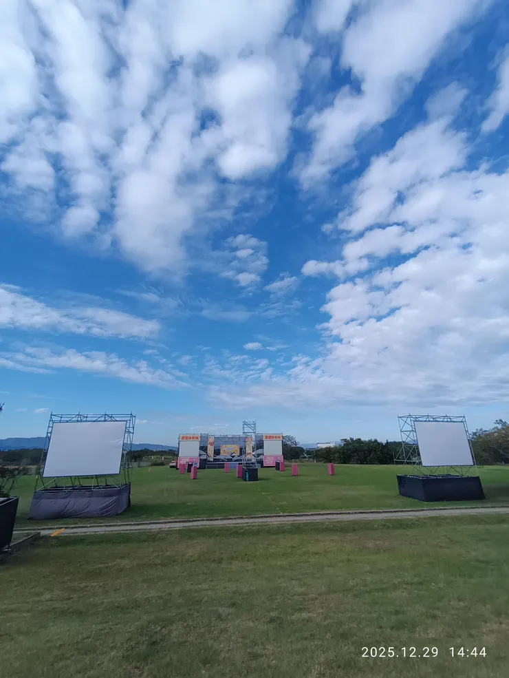 單騎特往里港，年年盛大舉辦的跨年夜舞台已搭建