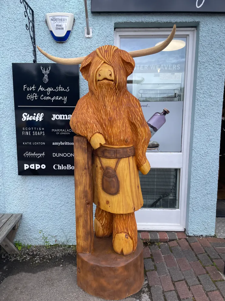 可愛的木雕瀏海牛