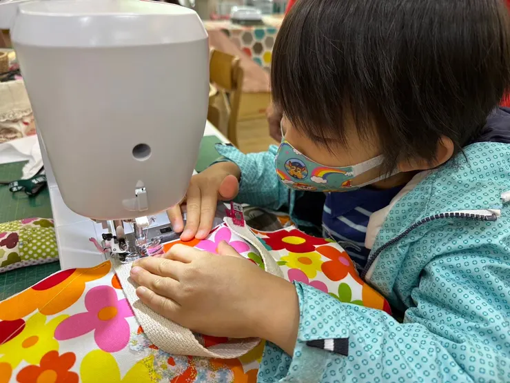 哇！這手提袋很厚難對準，你做到了！〔2024冬令營〕