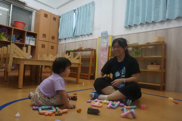▲ 志工與幼兒的可愛互動