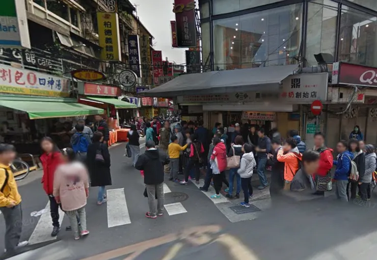 2015年公館陳三鼎排隊人潮，來源：google map