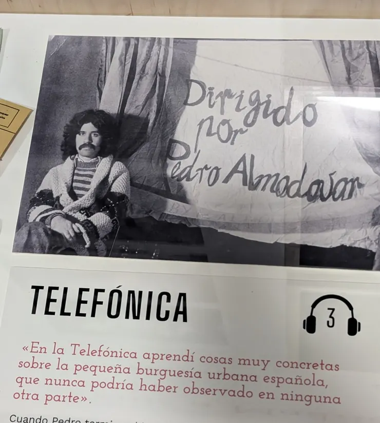 這張照片真的看不太出來阿莫多瓦呀！