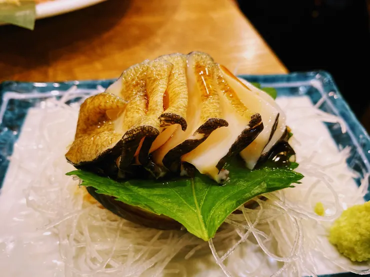 現殺的九孔鮑魚生魚片