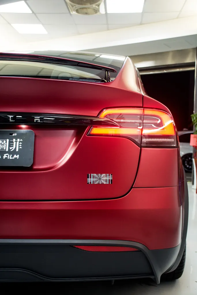 台南奧圖菲汽車包膜推薦|高評價實力店!車體貼膜手路細膩|犀牛