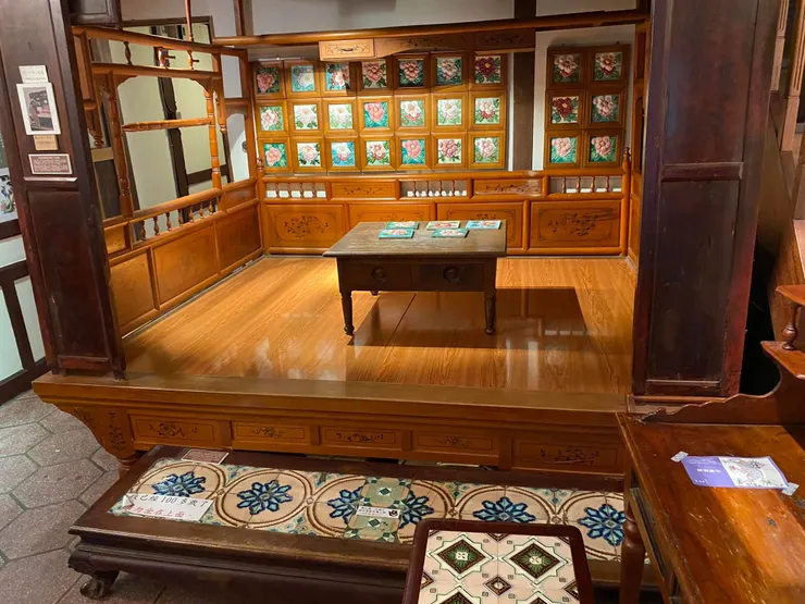 博物館創辦人很有心的收集各地的花磚到博物館來