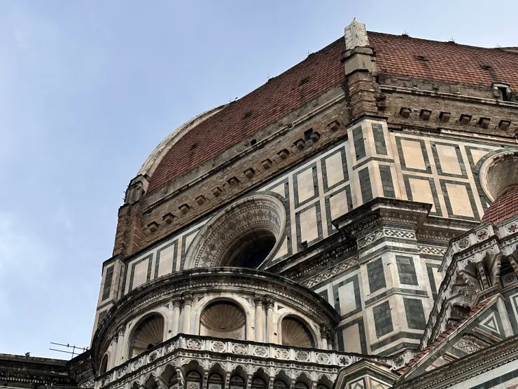 抬頭看看令人讚歎的聖母百花大教堂