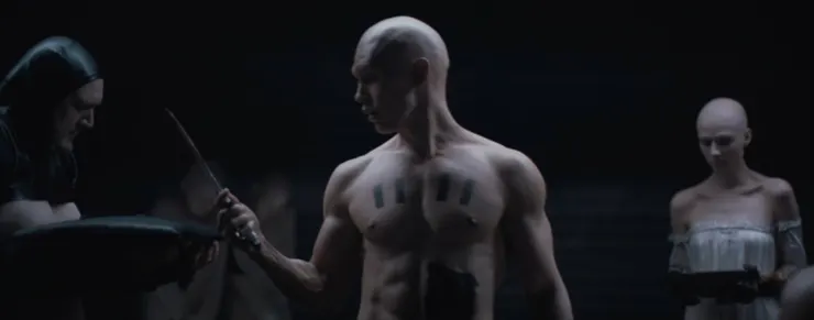 菲得羅薩向侍從指出刀子的缺點