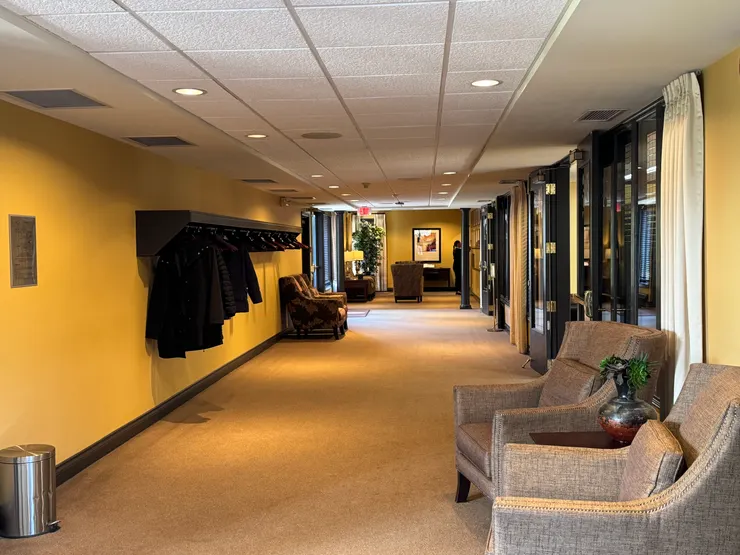 殯儀館內的走道空間