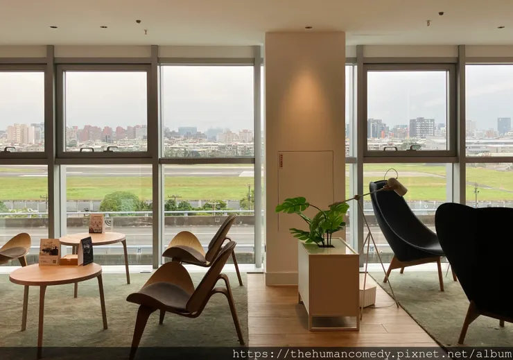 Volvo濱江廠 - 看飛機第一排座位