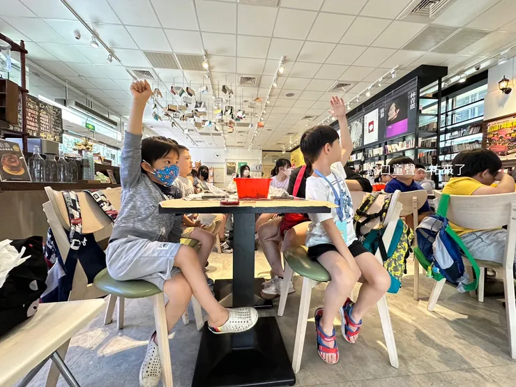 積極參與老師的問答。