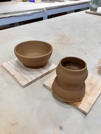 姊姊做的碗。我做的養樂多瓶。