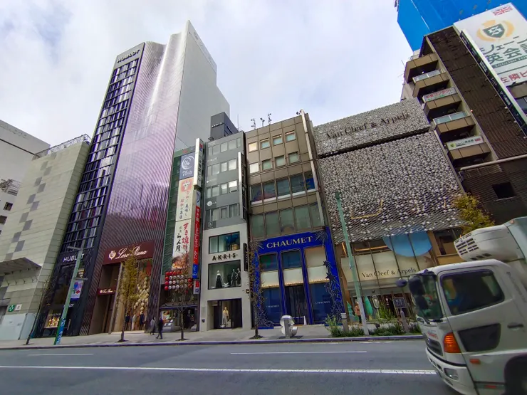 Loro Piana大樓帶著雛摺