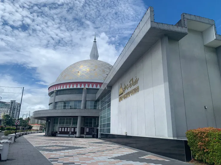  皇家禮儀博物館Muzium Alat Kebesaran Diraja。內部有些皇室展品不可拍照。