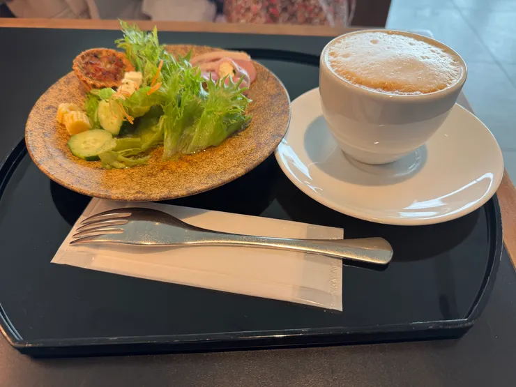 配上沙拉和咖啡就能開啟元氣滿滿的一天